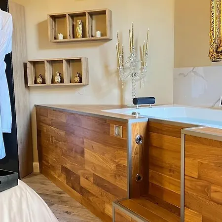 De Luxe Avec Jacuzzi Au Centre De Mety