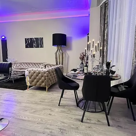 De Luxe Avec Jacuzzi Au Centre De
