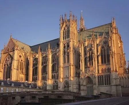 Апартаменты De Luxe Avec Jacuzzi Au Centre De Мец